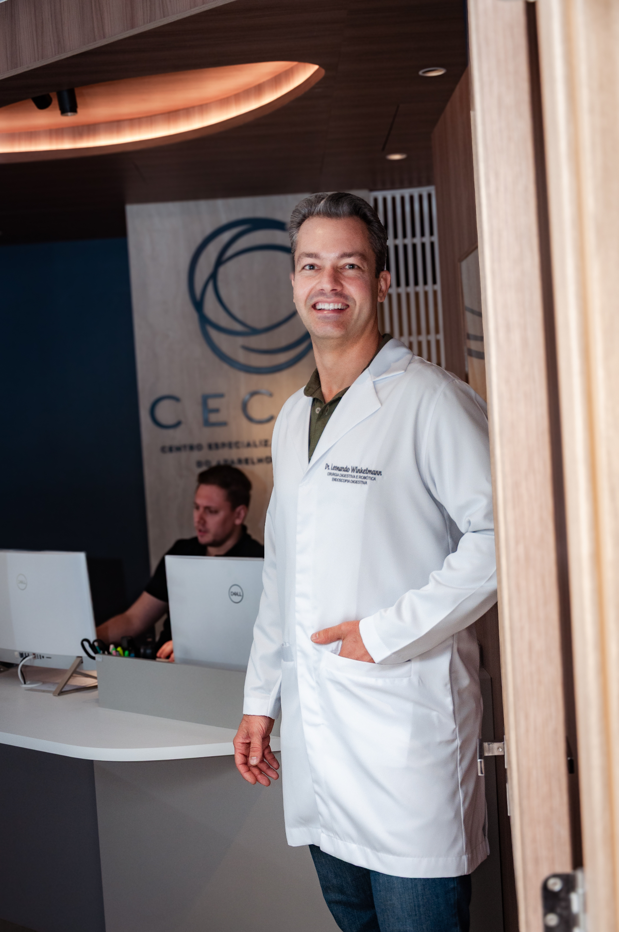 Dr. Leonardo Winkelmann na recepção do CECAD ao lado do secretário